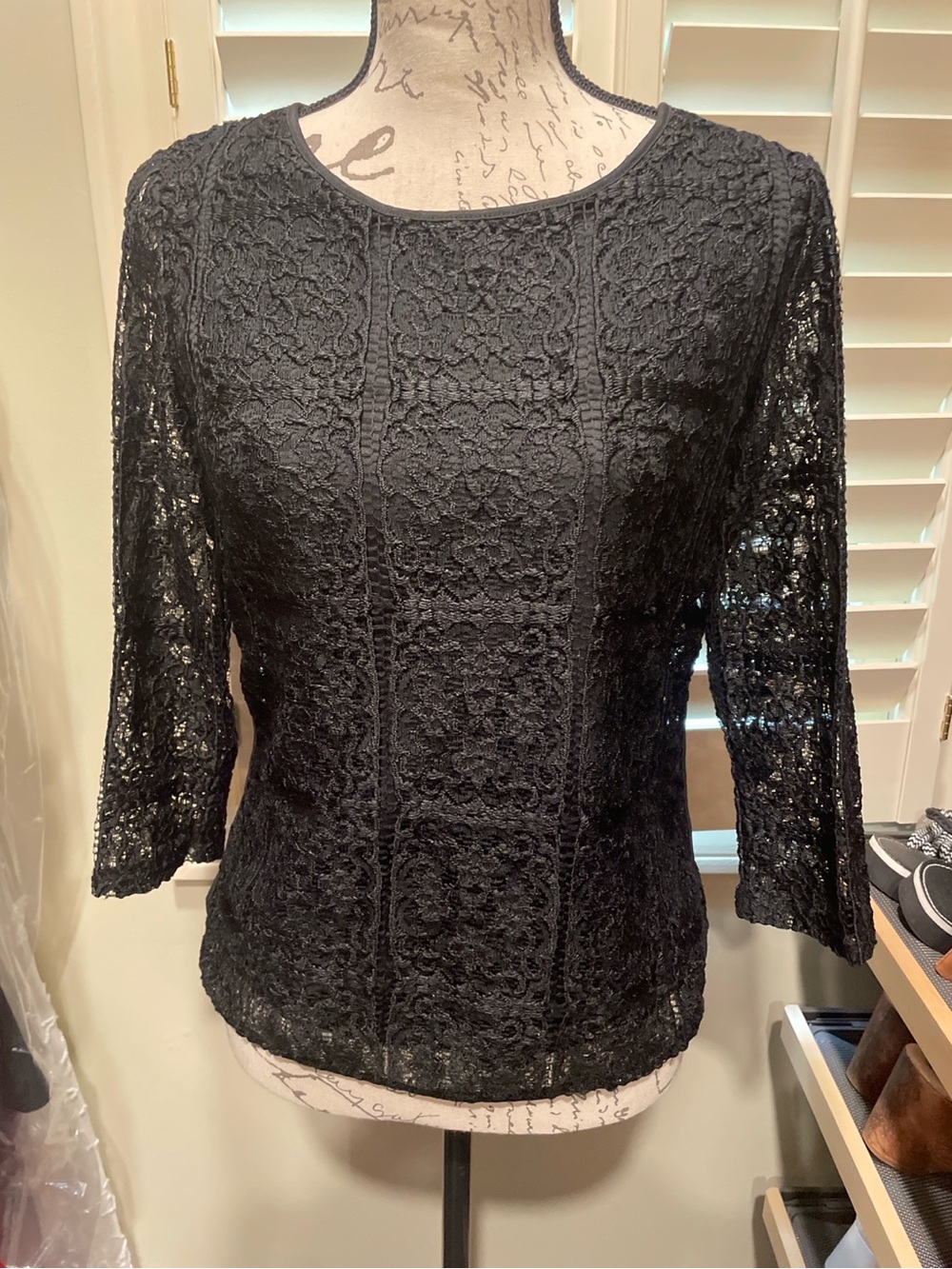 Adrianna Papell Black Lace 3/4 Sleeve Scoop Neck Top - Picture 3 of 5